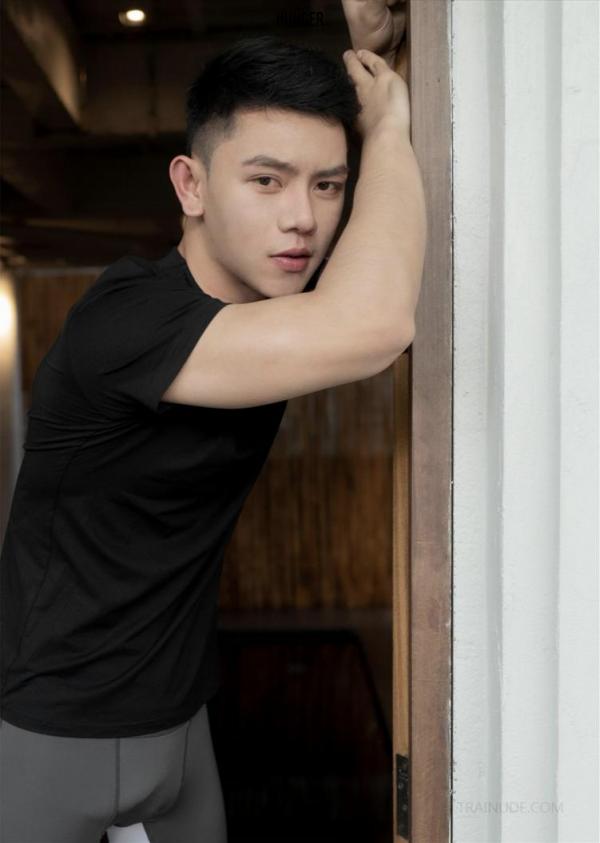 HUNGER-HOMME-No.11