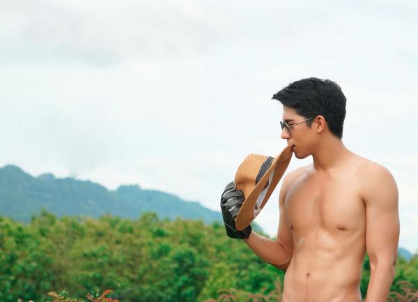 Menluscious-Issue-02---Fame-Krittapat